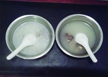 加料与没加料的汤对比